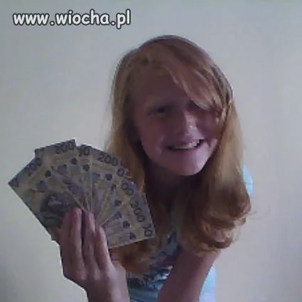 Dziecko chwali się kasą