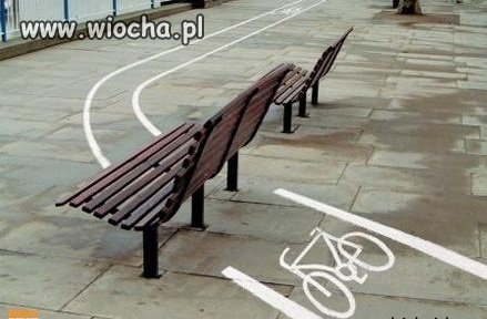 Panowie architekci chyba osobno planowali deptak