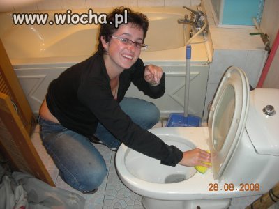 Czy ktoś chętny do pomocy przy myciu kibla?