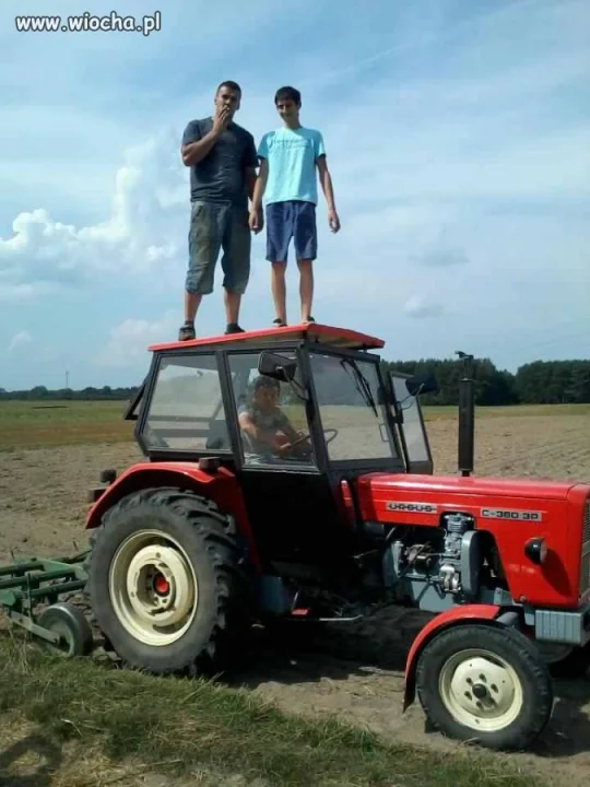 Szpan na traktorze. 