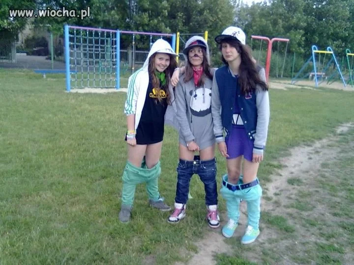 Lans na spuszczone  spodni..