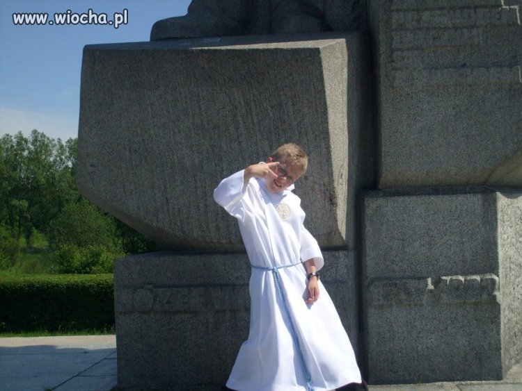 Przy pomniku