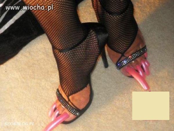 Delikatnie mówiąc, pedicure byłby wskazany...