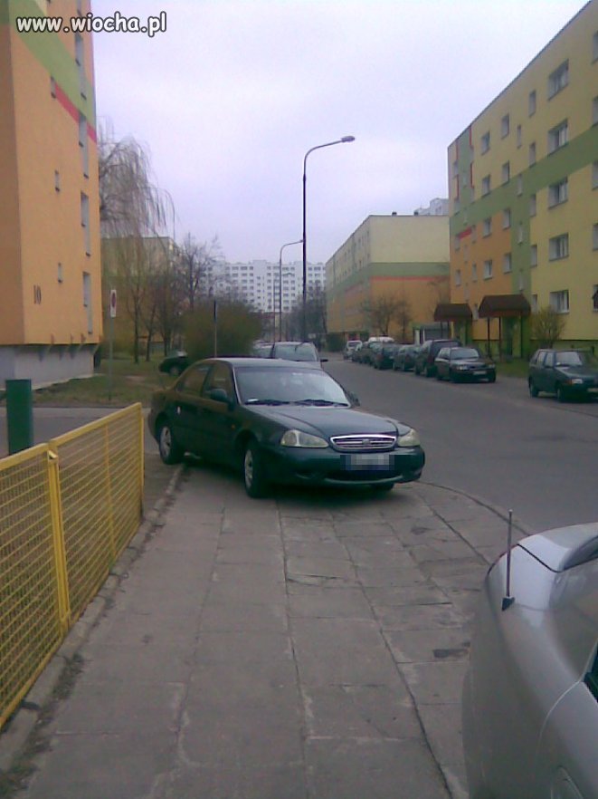 Czy takie parkowanie nie jest wiochą?
