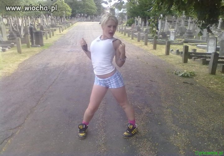 Oh je i like dance in the cmentary