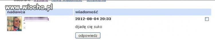Złość nastolatki z powodu przegranej.