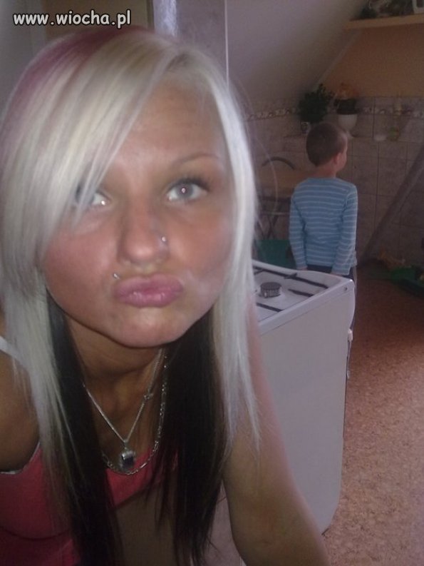 Sweet ryjek a dziecko patrzy 