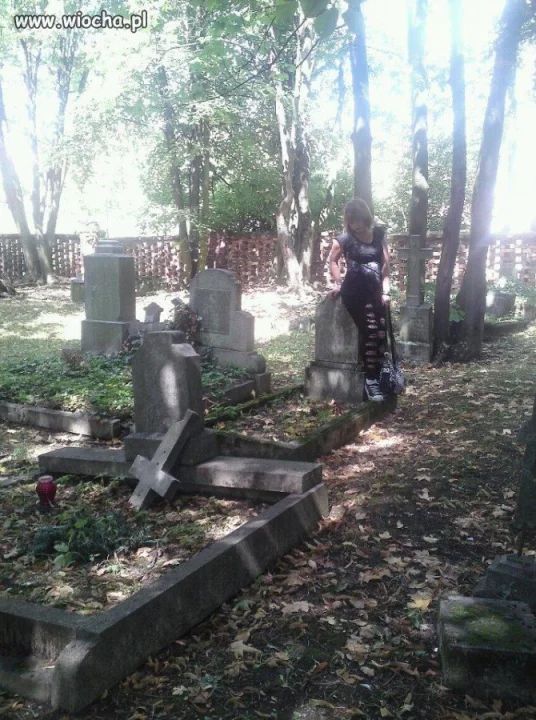 Brak szacunku dla zmarłych