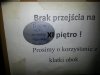 Proszę umyć windę szczotką.