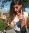 13 lat, środkowy palec w dodatku dziewczyna. 