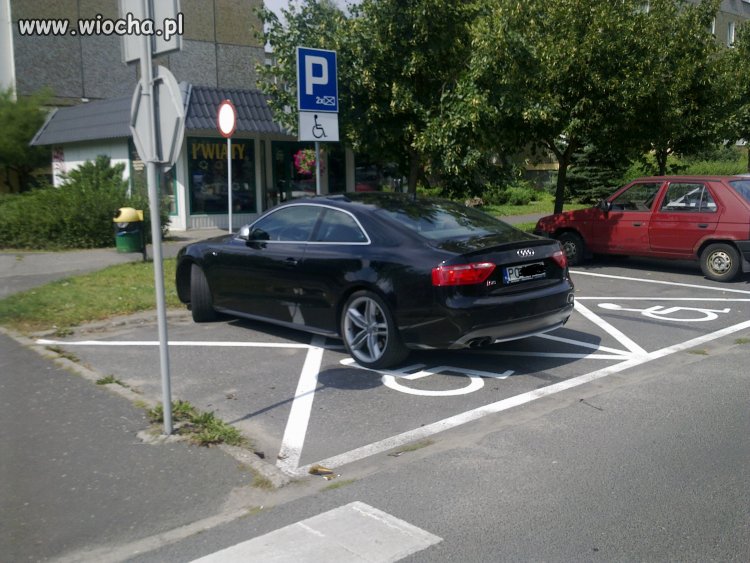 Audi S5 w miejscu dla inwalidów