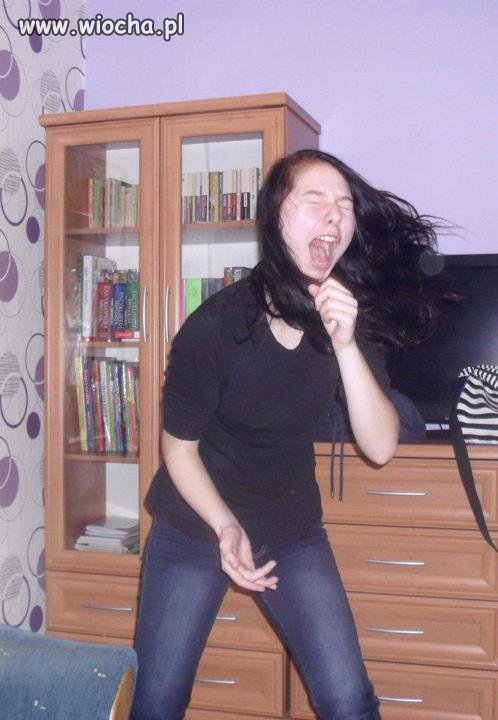 PARTY HARD