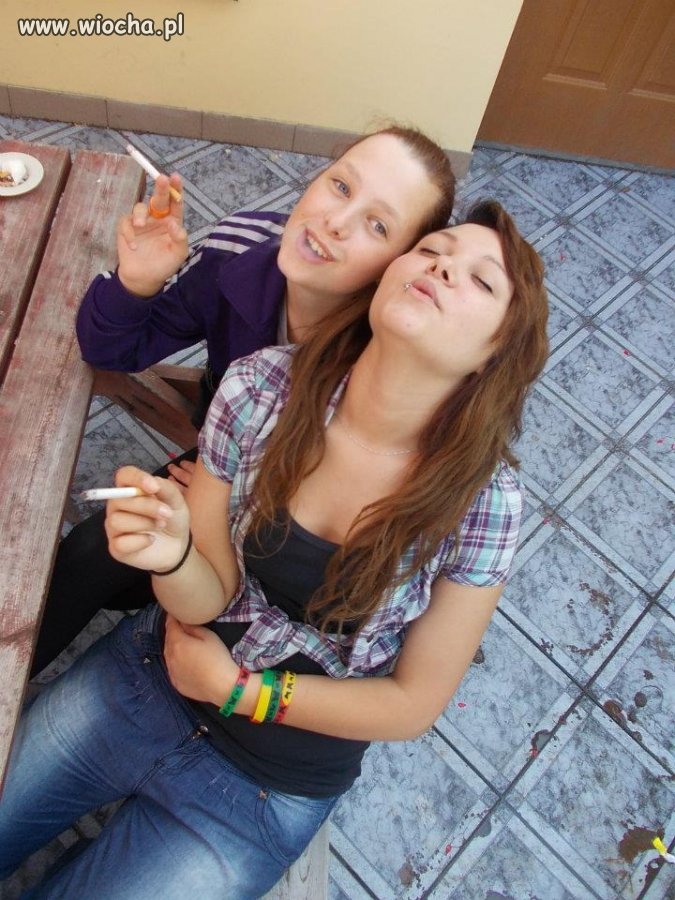 Mamy po 14 lat i palimy papierosy...