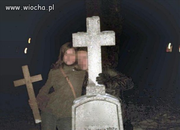 Idioci na cmentarzu