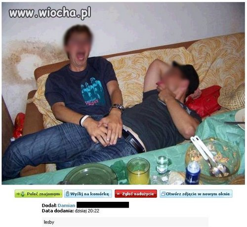 Syf na ścianie, relaks na kanapie i podpis zdjęcia