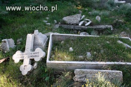 Niszczenie nagrobków