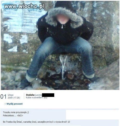 On udaje idiotę