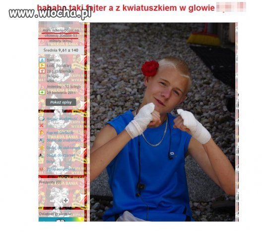 Taki fajter chce na siłownię ... a z kwiatuszkiem..