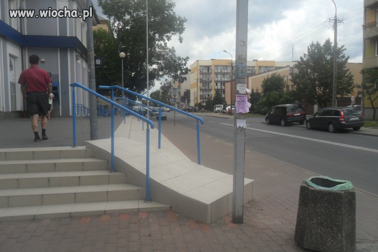 Podjazd dla niepełnosprawnych w Mińsku Maz.
