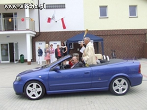 Ksiądz idzie (jedzie) z duchem czasu...