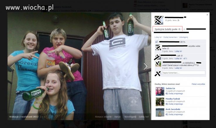 Przechylona butelka piwa obok ust 13latki