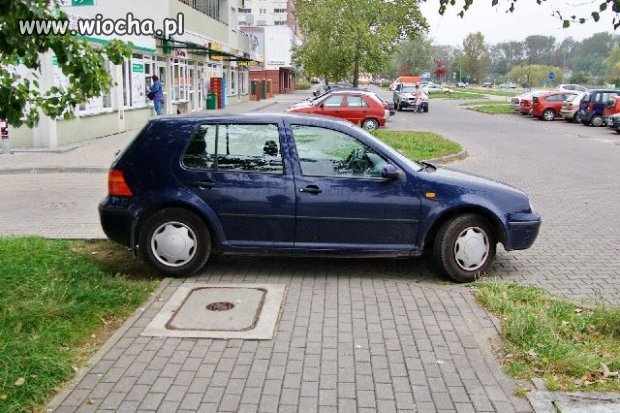 I zaparkował! A co...!