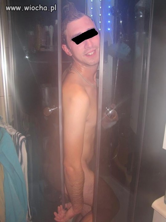 Pod prysznicem.
