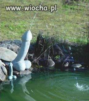 Nad rzeczką, opodal krzaczka...mieszkała???!!!...