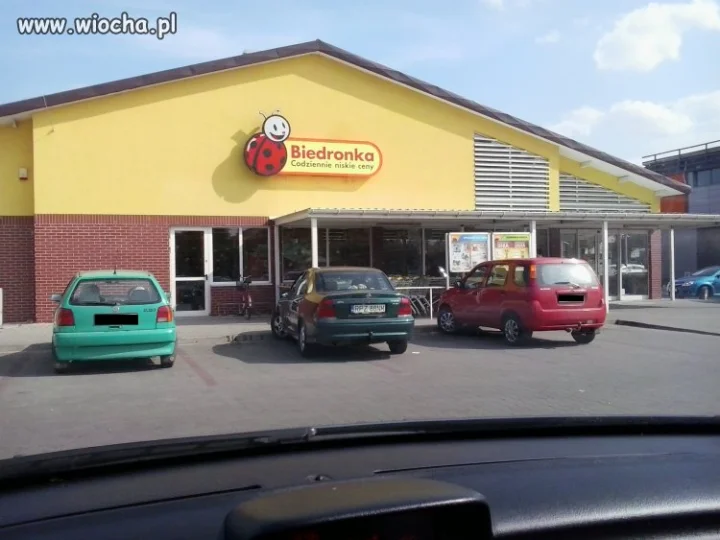 Jak można tak parkować ?!...