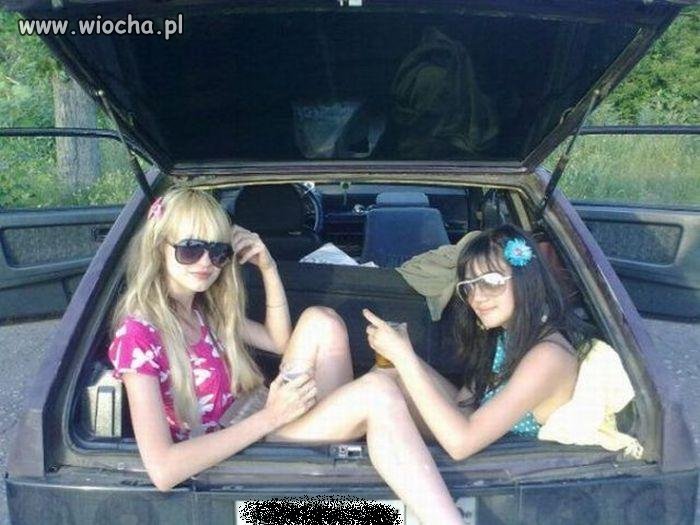 Imprezka w bagażniku.