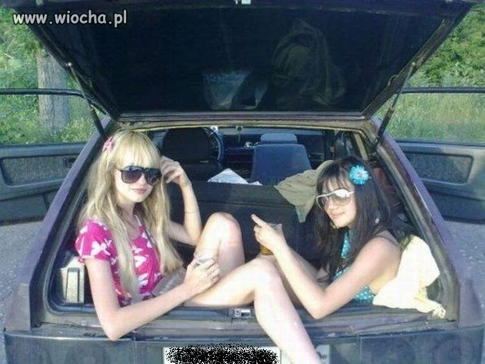 Imprezka w bagażniku.