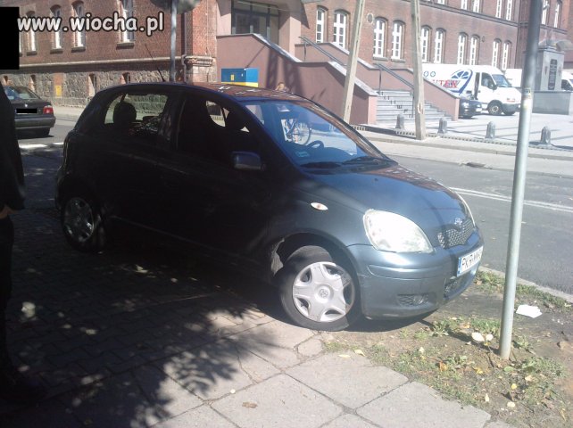 Na ponad pół godziny zostawił auto