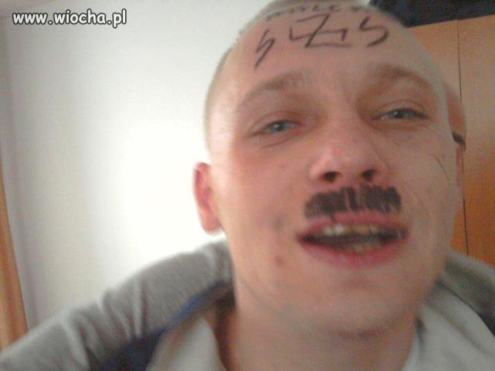 Jest tak głupi... 