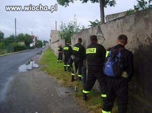 Strażacy wyciągnęli sikawki
