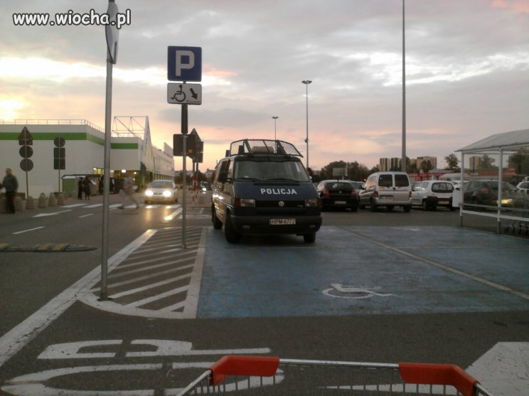 Niepełnosprawni w życiu, niepełnosprawni w pracy