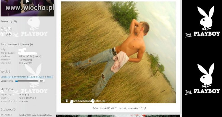 Męska sweetsexyfoteczka wśród traw.