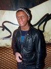 Stylowo opalony dziuniek