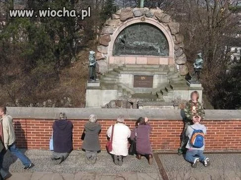 Pod zdjęciem: "z bojówką Najświętszej Marii Panny"