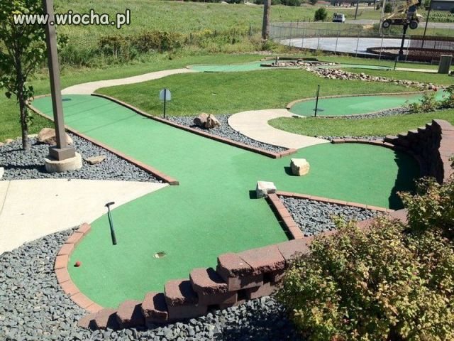 Ch*jowe pole golfowe