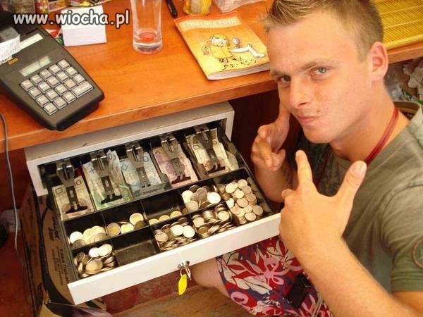 Dobrze że pracuję w sklepie przynajmniej mam czym 