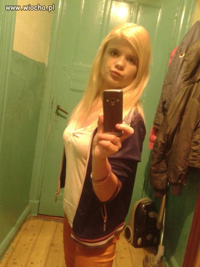 Ta blondyna jest chyba pusta
