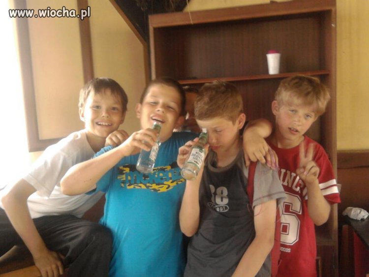 Dzieci i lans na wódkę .