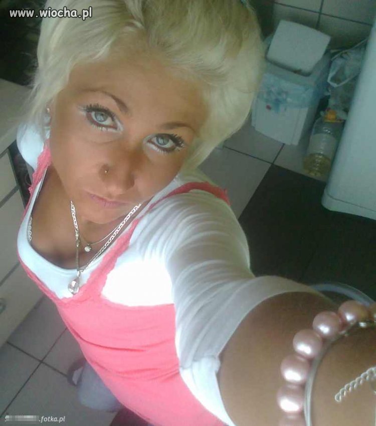 Blond różowa tapeciara...