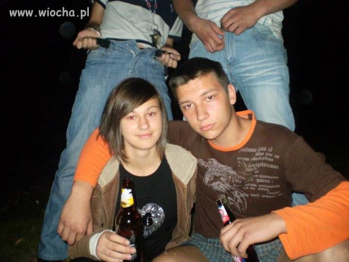 Małolaci z piwem na FB.