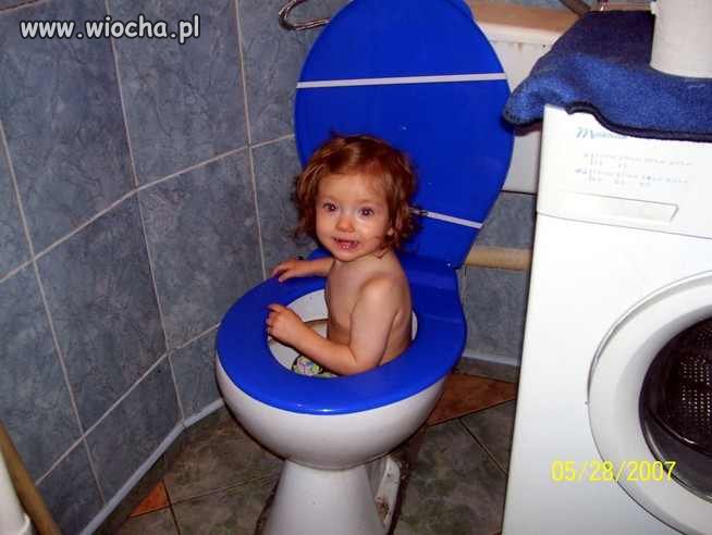 Cudowni rodzice i ich sposób na tanią kąpiel.