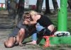 Fotka urocza, pocieszając koleżankę