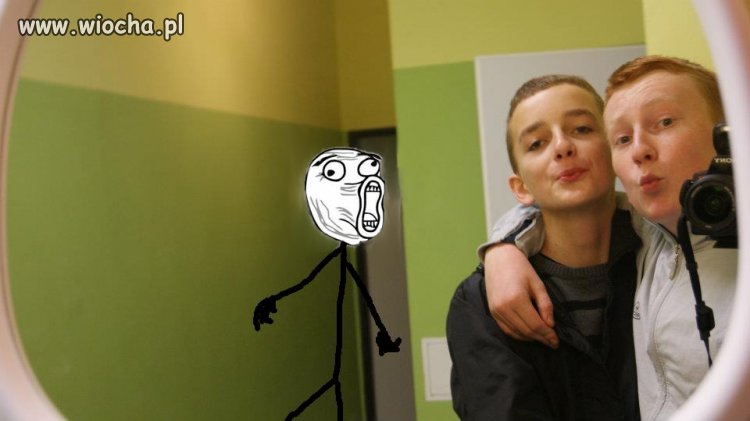 Słit focia + Dzióbek = +5 do Lansu