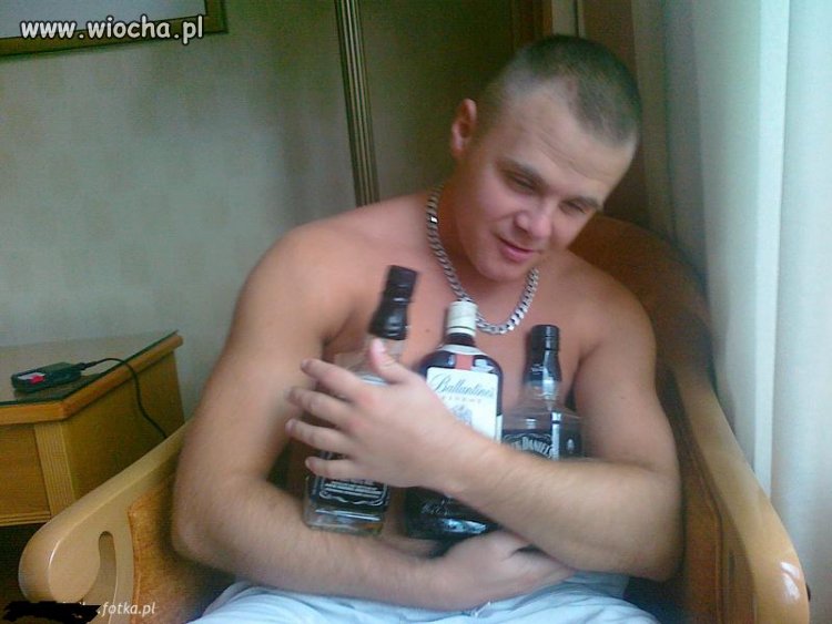 Alkohol jest, łańcuch jest, klata jest