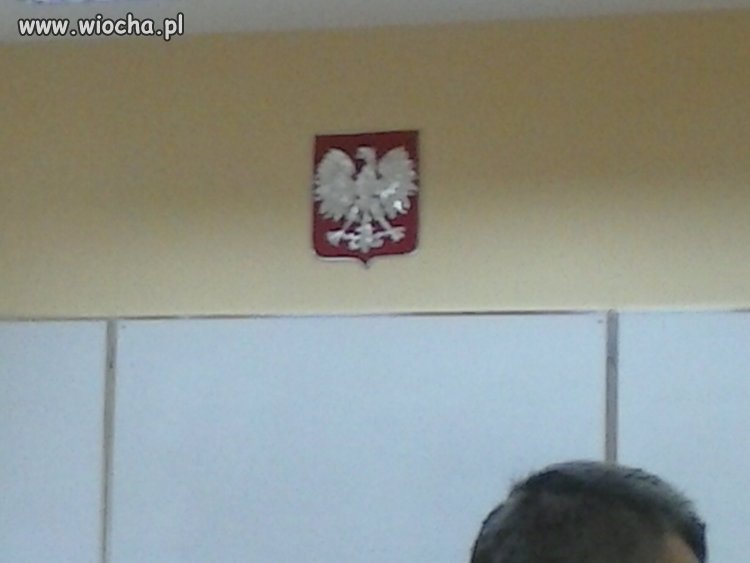 Godło bez korony w szkole wiocha jak nic