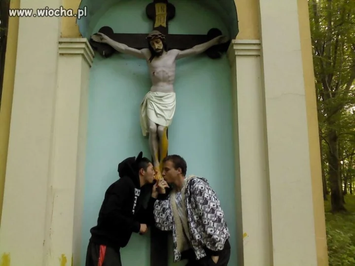 Co nuda robi z idiotów.